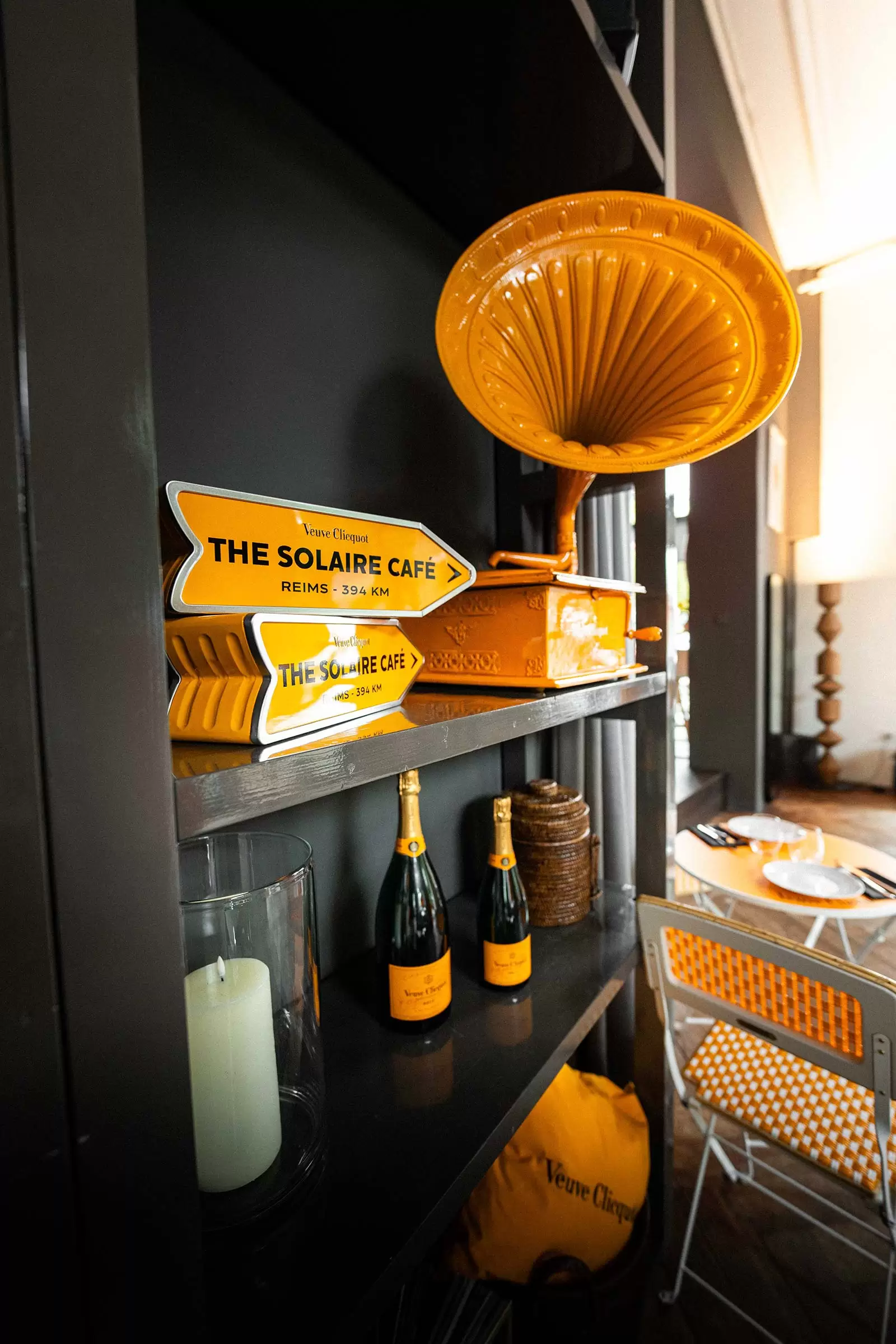Giradischi e dettagli, ‘The Solaire Café by Veuve Clicquot’, Zurigo