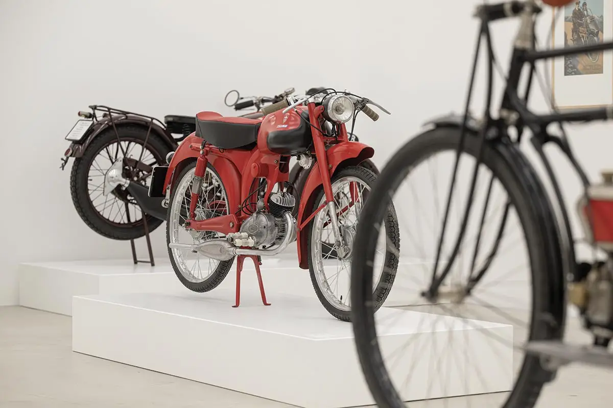 Un raro esemplare di moto prodotta in Svizzera, la Ticino del 1956, dell’officina di Attilio Faroppa, a Chiasso / © Carlo Pedroli