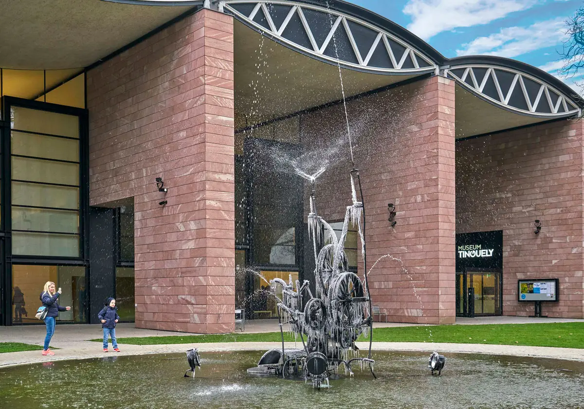 Jean-Tinguely, "Schwimmwasserplastik", 1980