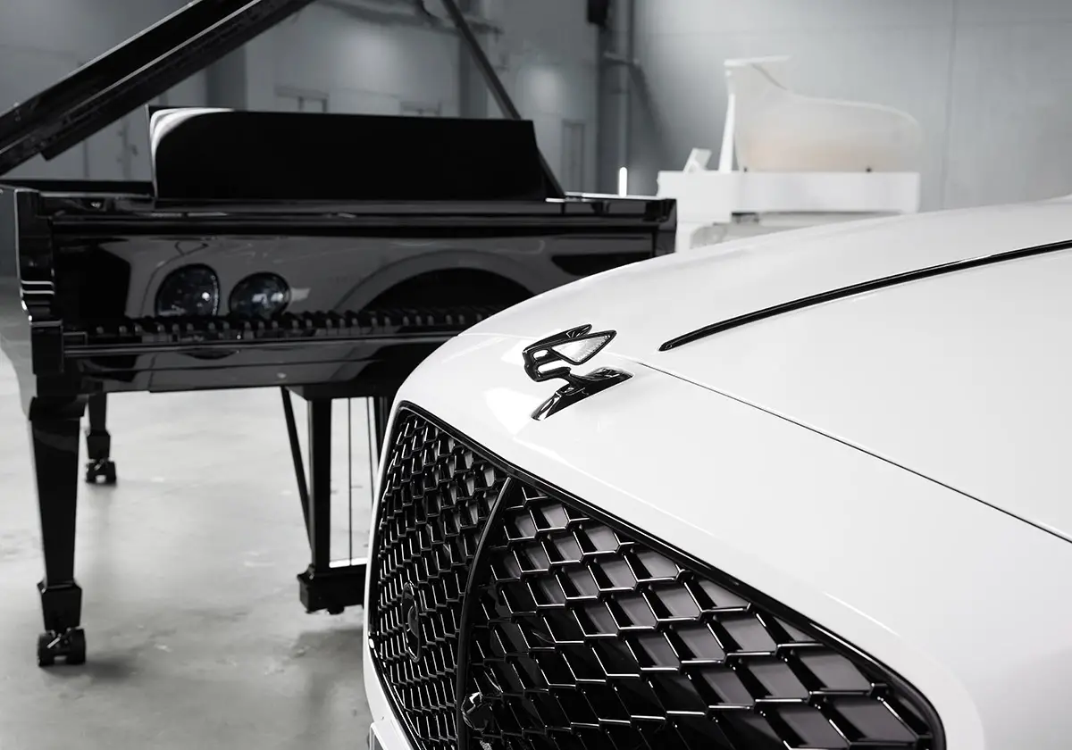 Steinway & Sons pianoforte e auto Bentley