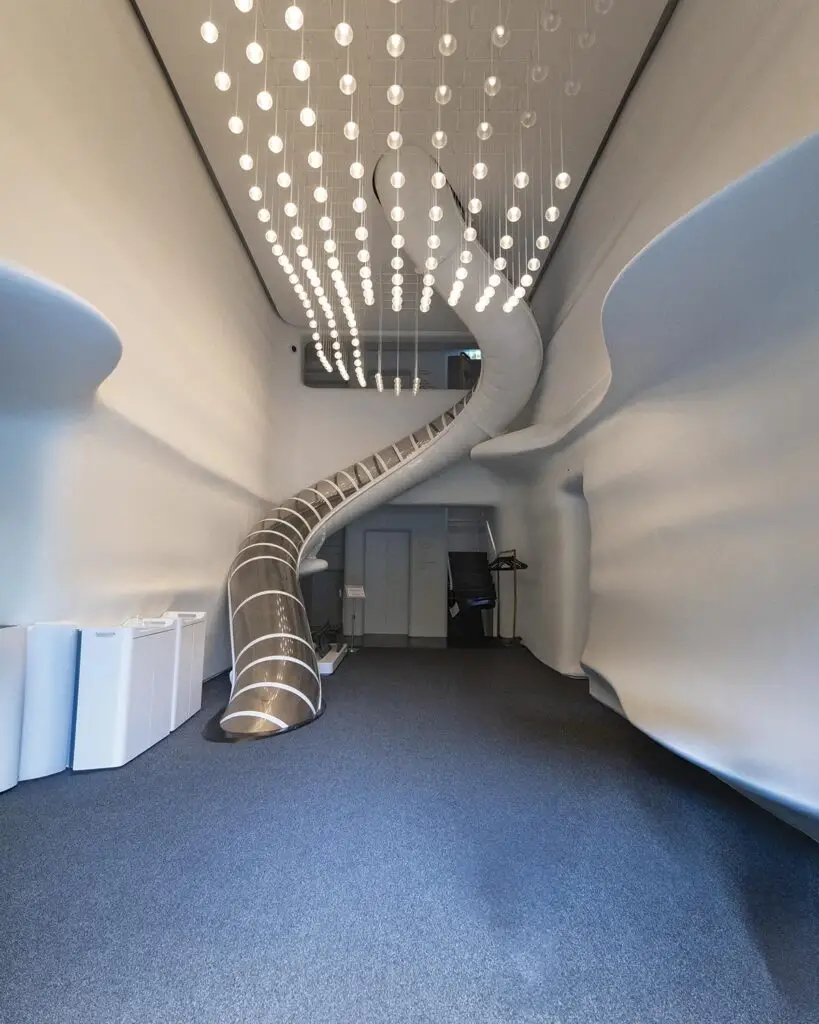 Il tunnel-scivolo collocato nel Cresta & Bob Museum St. Moritz